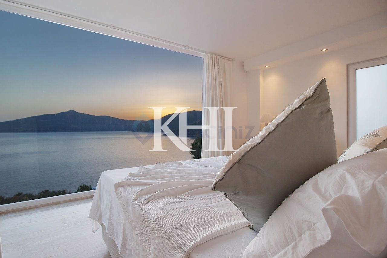 Fully-Furnished Luxury Villa Slide Image 24