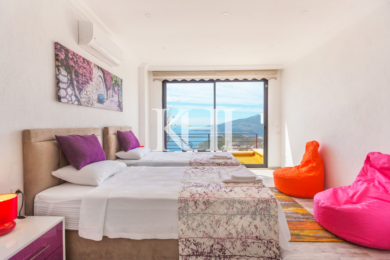 Luxury Panoramic Sea-View Villa Slide Image 16