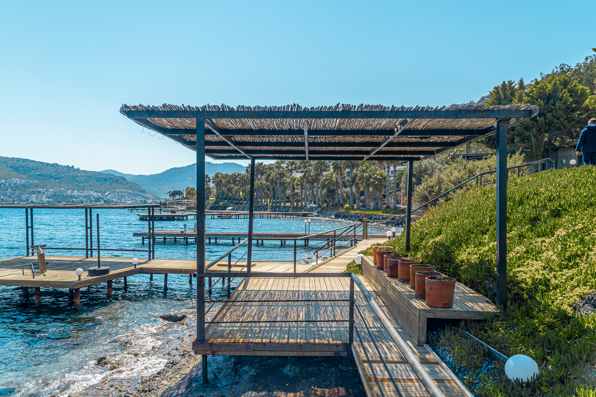 Luxury Villa with Sea-Views Slide Image 7