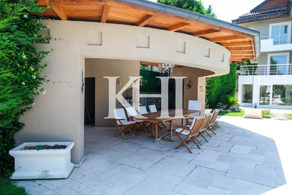 Spacious Luxury Villa in Beykoz Slide Image 21