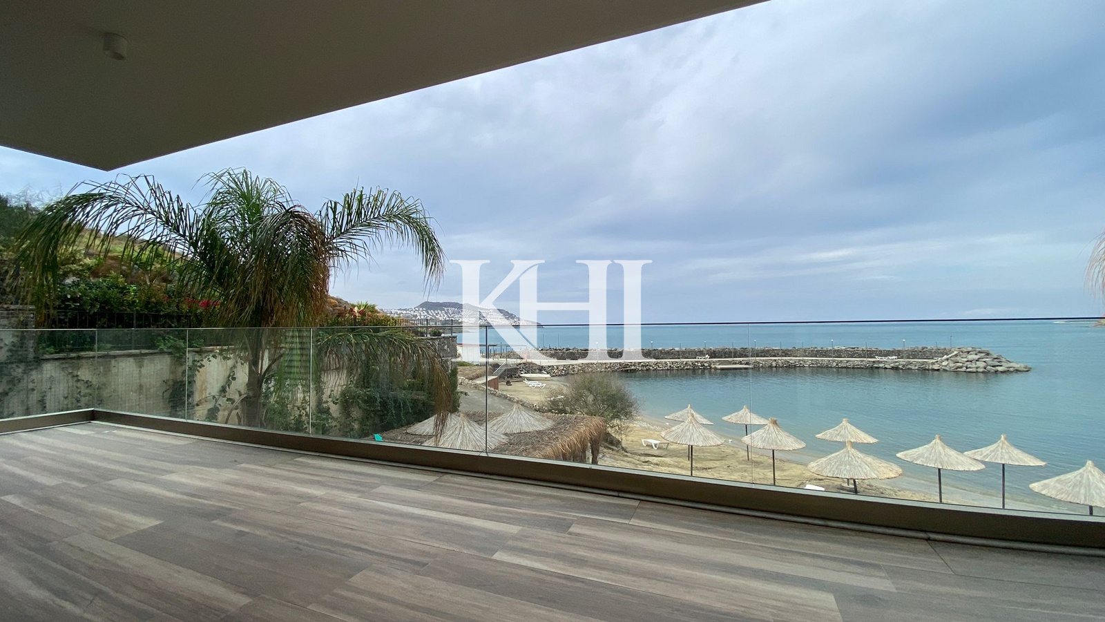 Luxury Beach-Front Apartment Slide Image 2