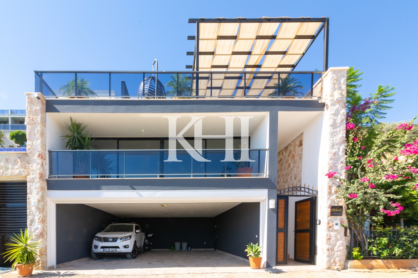 Luxurious Property in Kalamar Slide Image 57