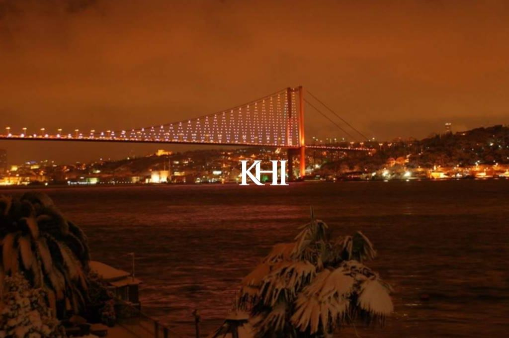 Bosphorus Sea-Front House Slide Image 20