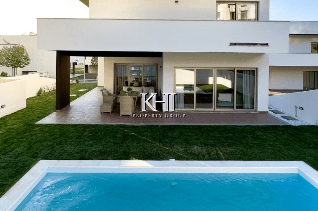 Contemporary Villa in Loures Slide Image 5