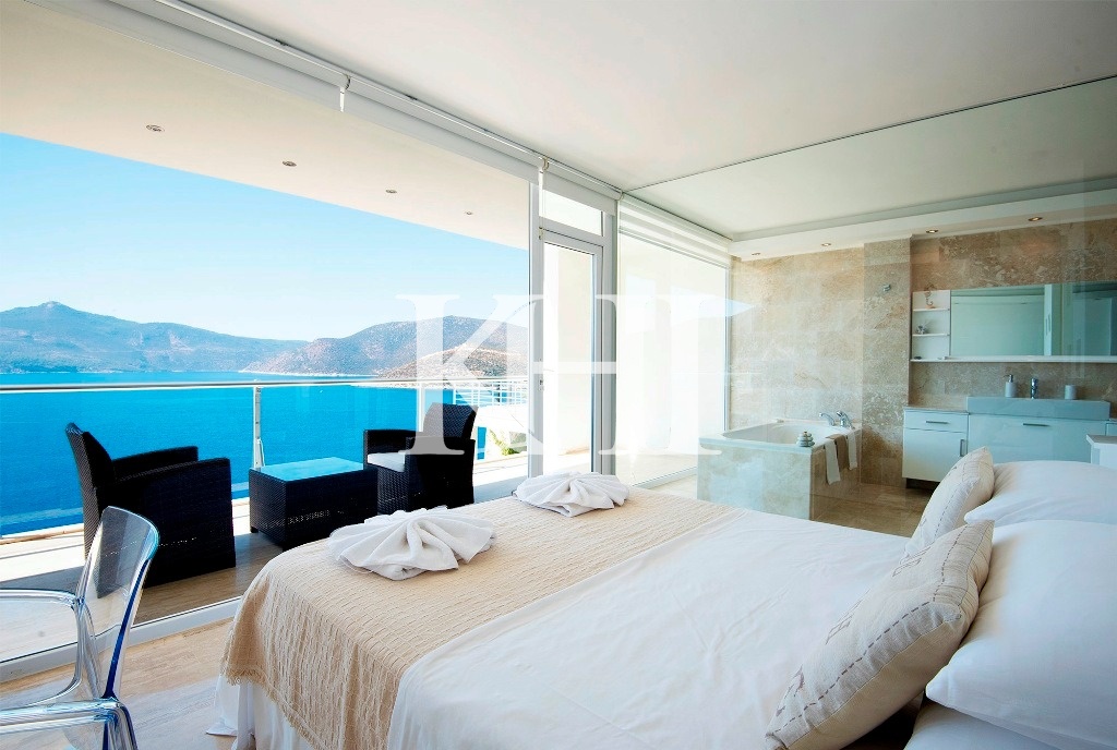 Fully-Furnished Luxury Villa Slide Image 18