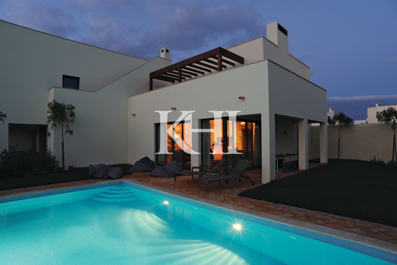 Villa For Sale in the Algarve Slide Image 8