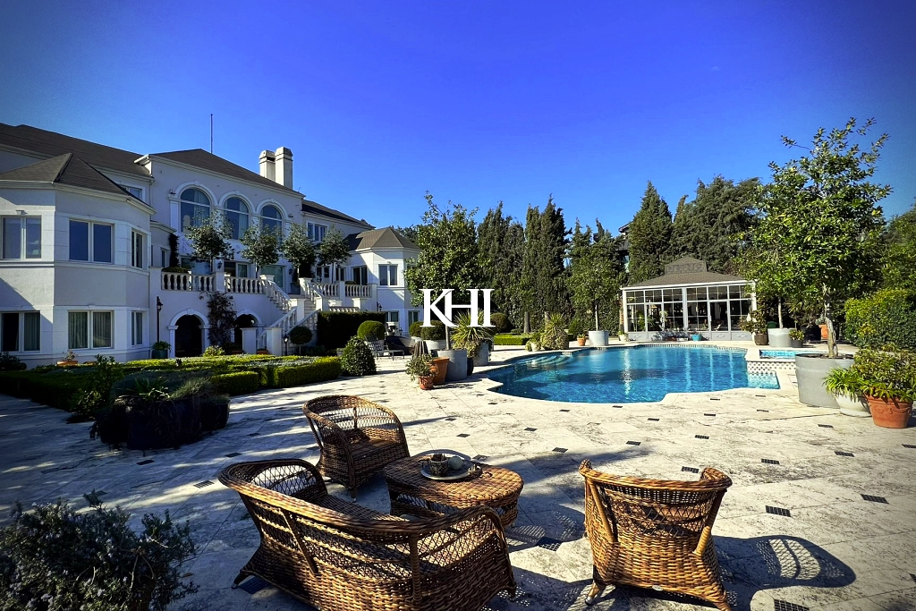 Stunning Luxury Istanbul Mansion Slide Image 8