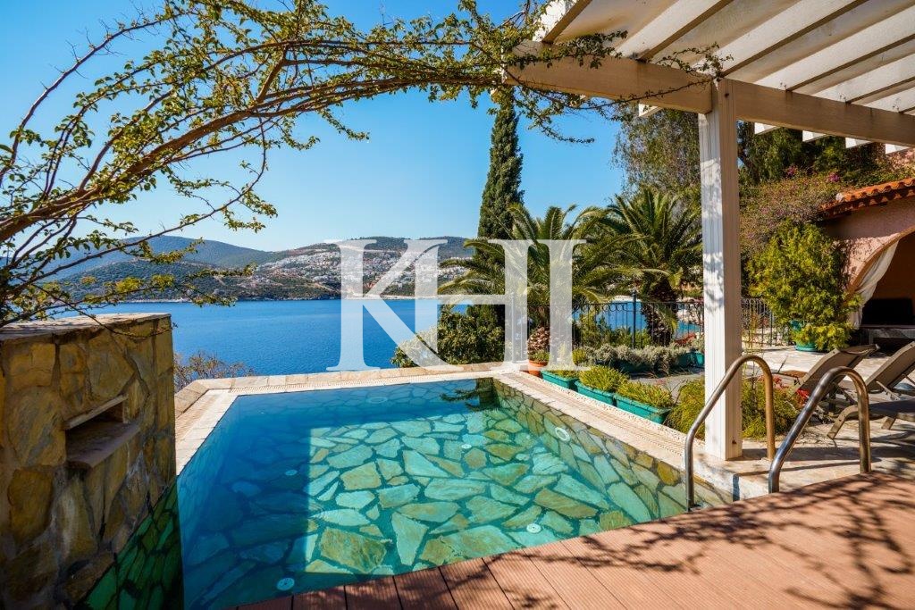 Furnished Luxury Sea-View Villa Slide Image 13