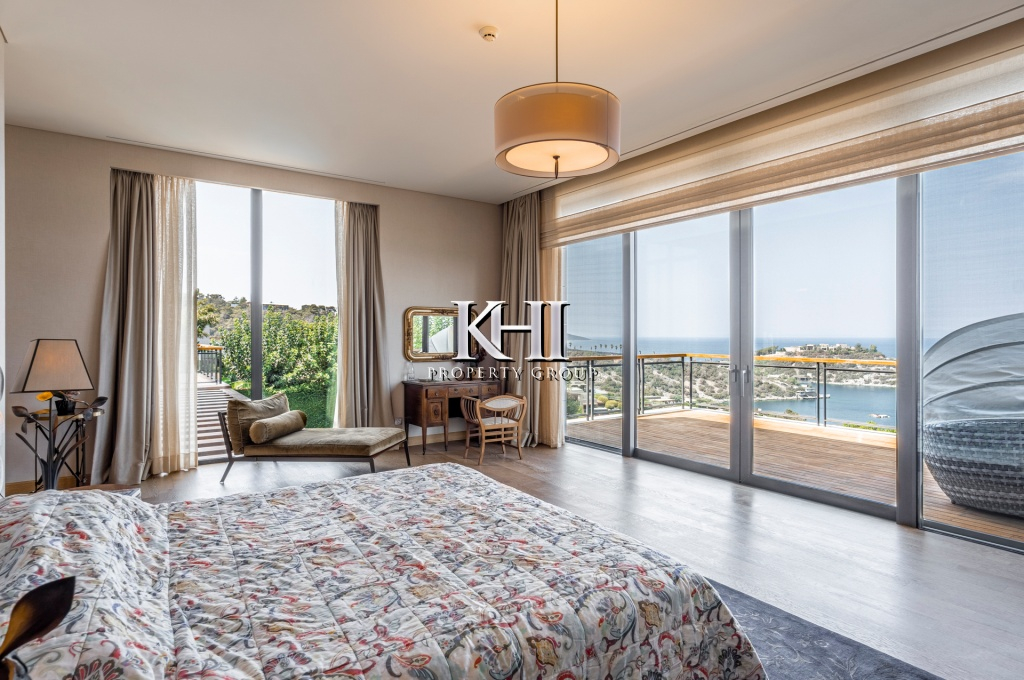 Luxurious Modern Sea-View Villa Slide Image 20