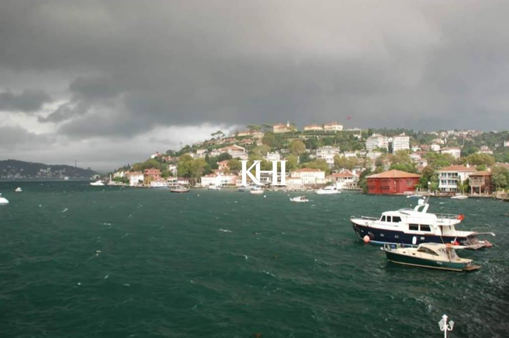 Bosphorus Sea-Front House Slide Image 18