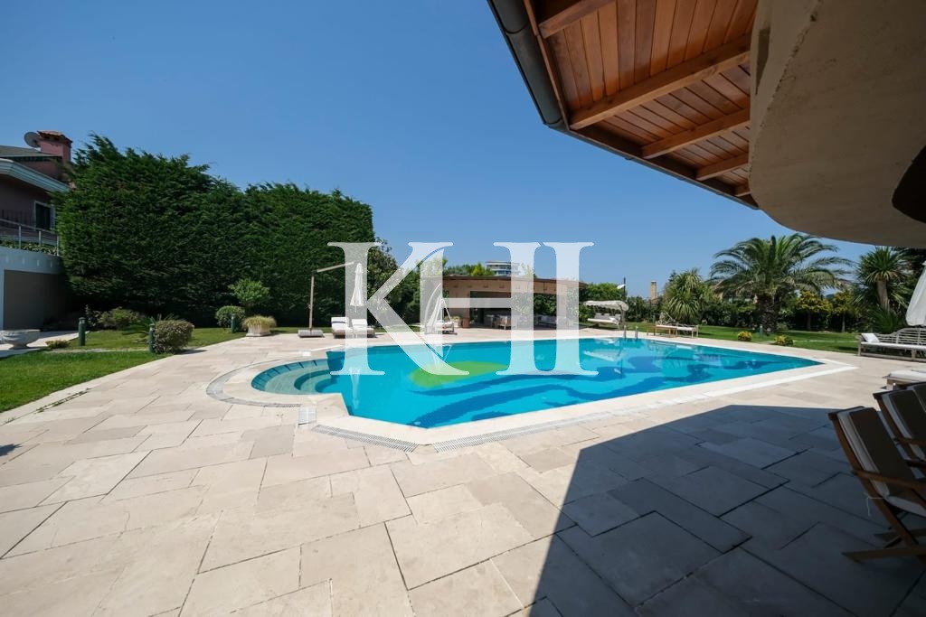 Spacious Luxury Villa in Beykoz Slide Image 27