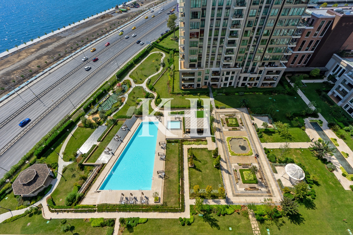 Luxury Sea-Front Apartment Slide Image 10