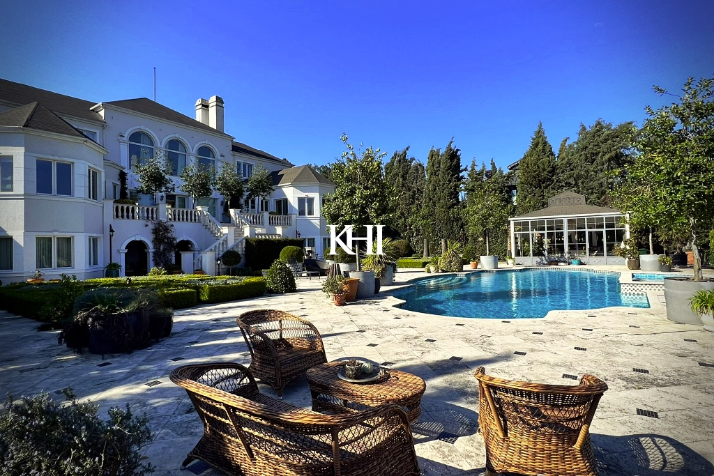 Stunning Luxury Istanbul Mansion Slide Image 9