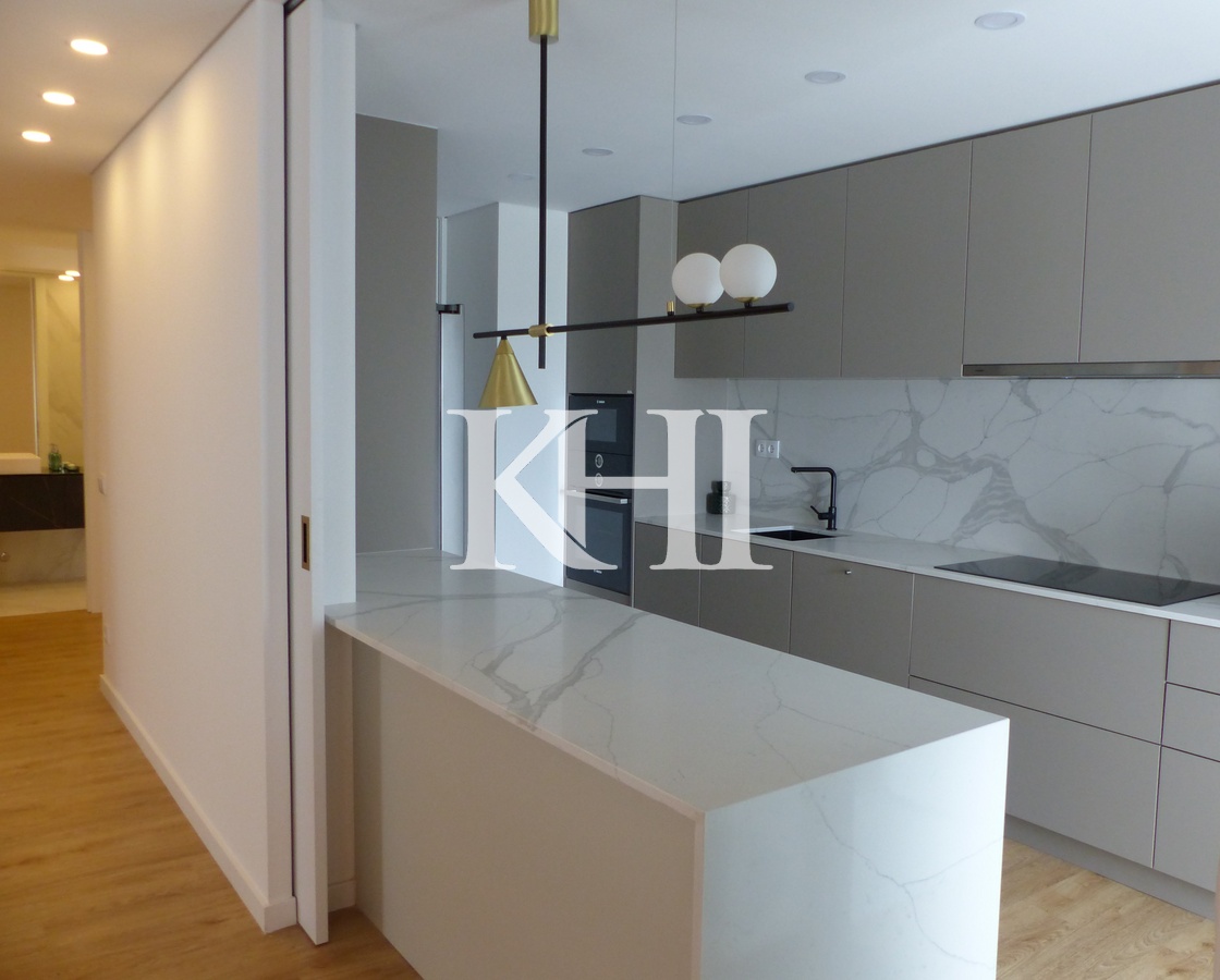 Luxury Apartment in Matosinhos Slide Image 9