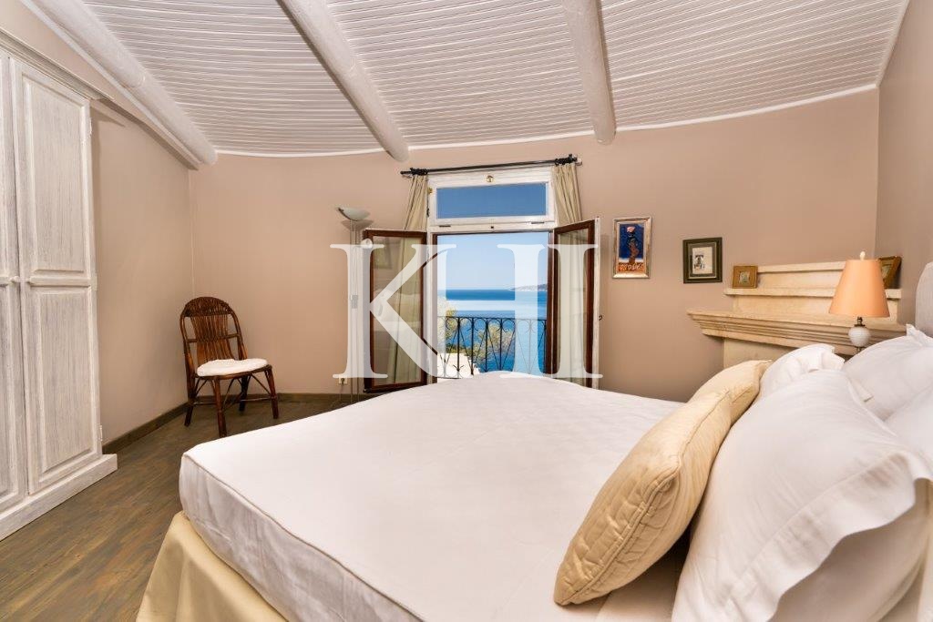 Furnished Luxury Sea-View Villa Slide Image 15