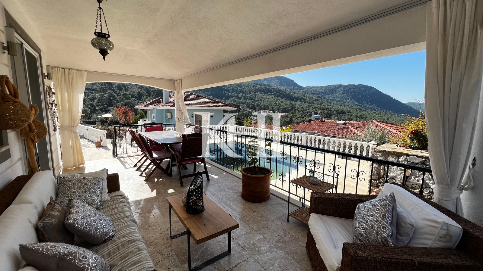 Panoramic Mountain View Villa Slide Image 31