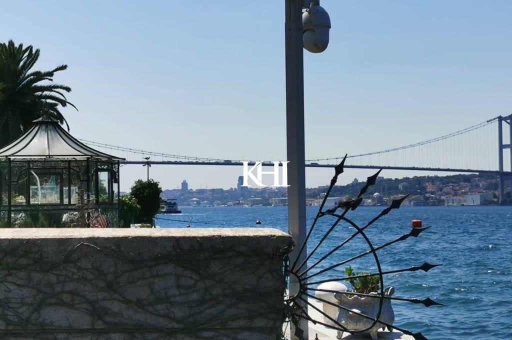 Bosphorus Sea-Front House Slide Image 10
