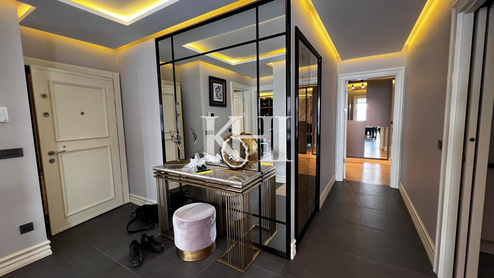 Luxury Apartment in Istanbul Slide Image 35