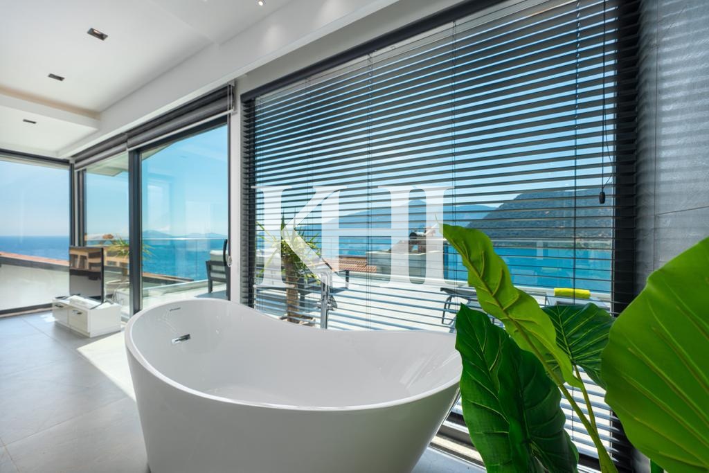 Modern Luxury Sea-View Villa Slide Image 2