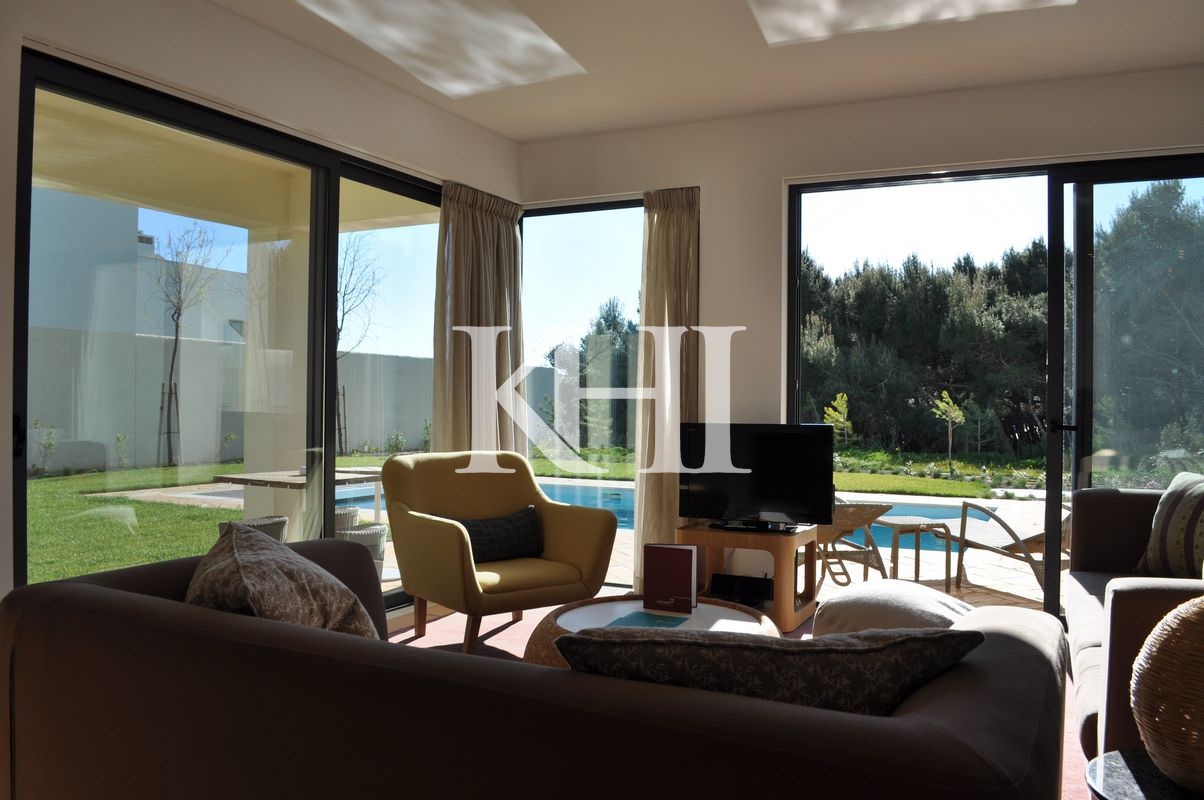 Villa For Sale in the Algarve Slide Image 17