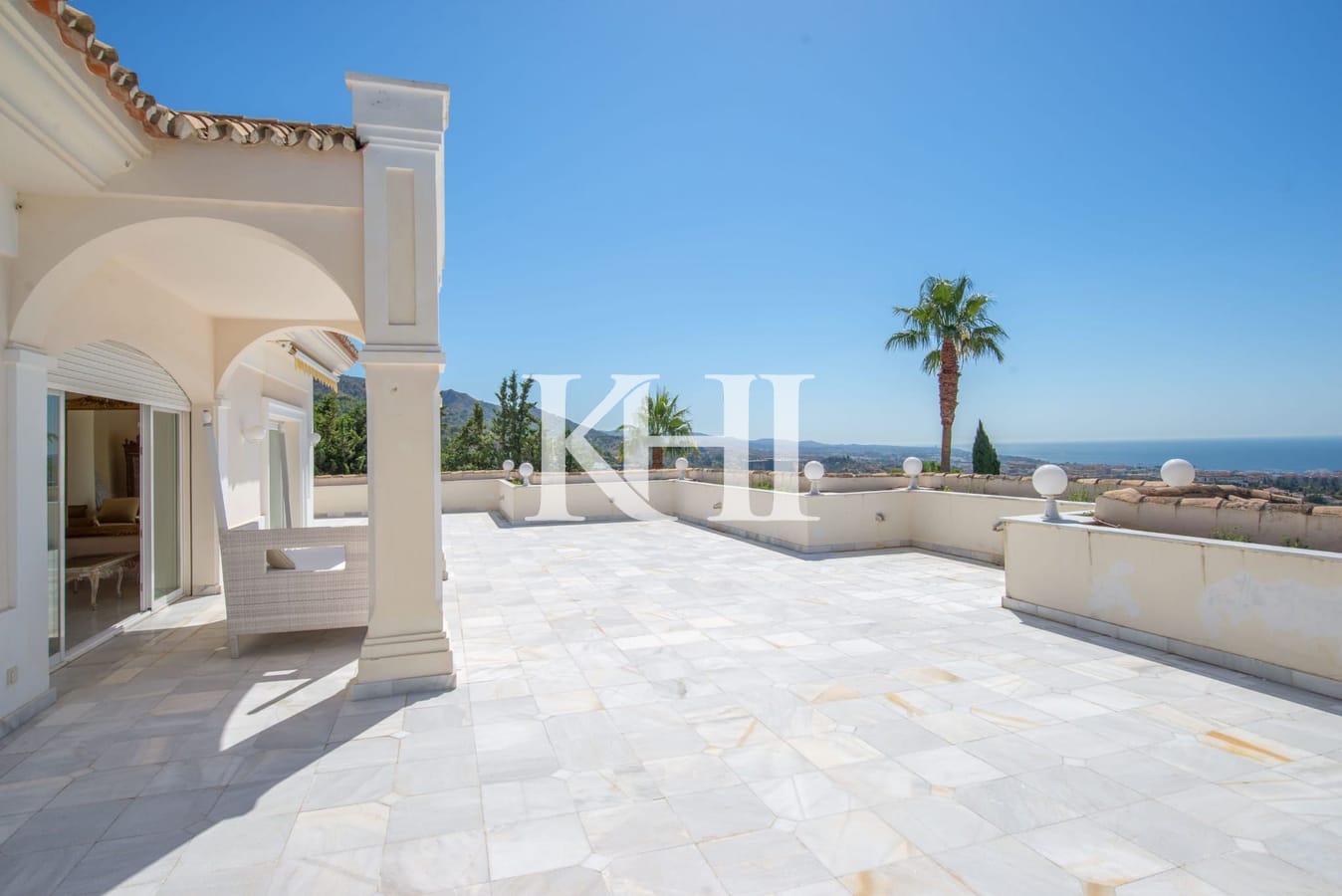 Luxury Marbella Villa For Sale Slide Image 13