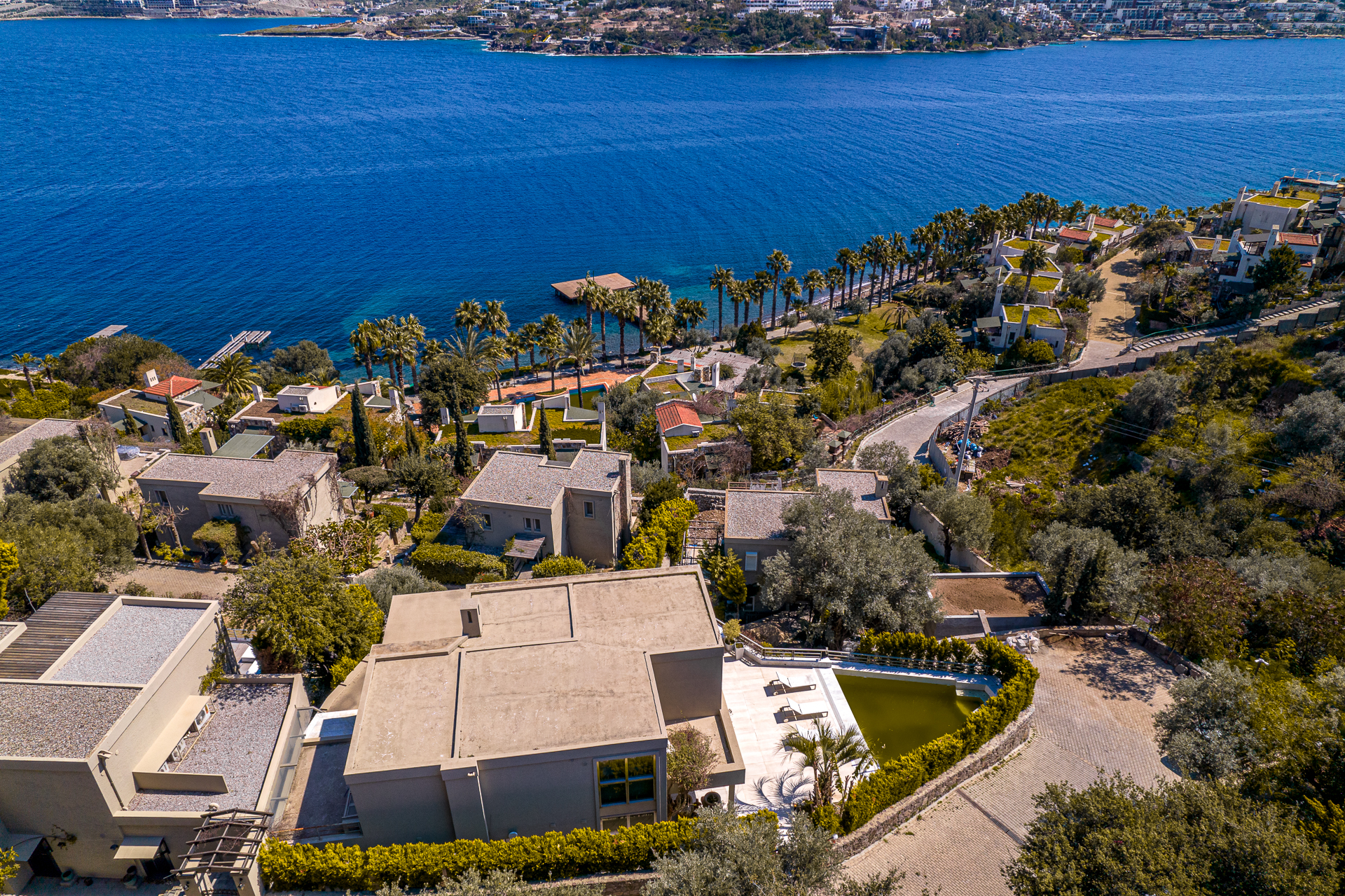 Luxury Villa with Sea-Views Slide Image 2
