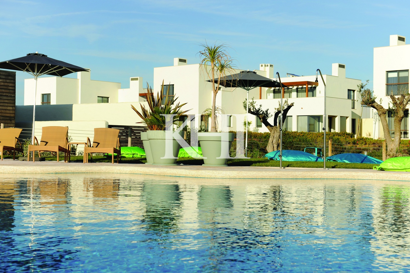 Large Villa For Sale in Algarve Slide Image 10