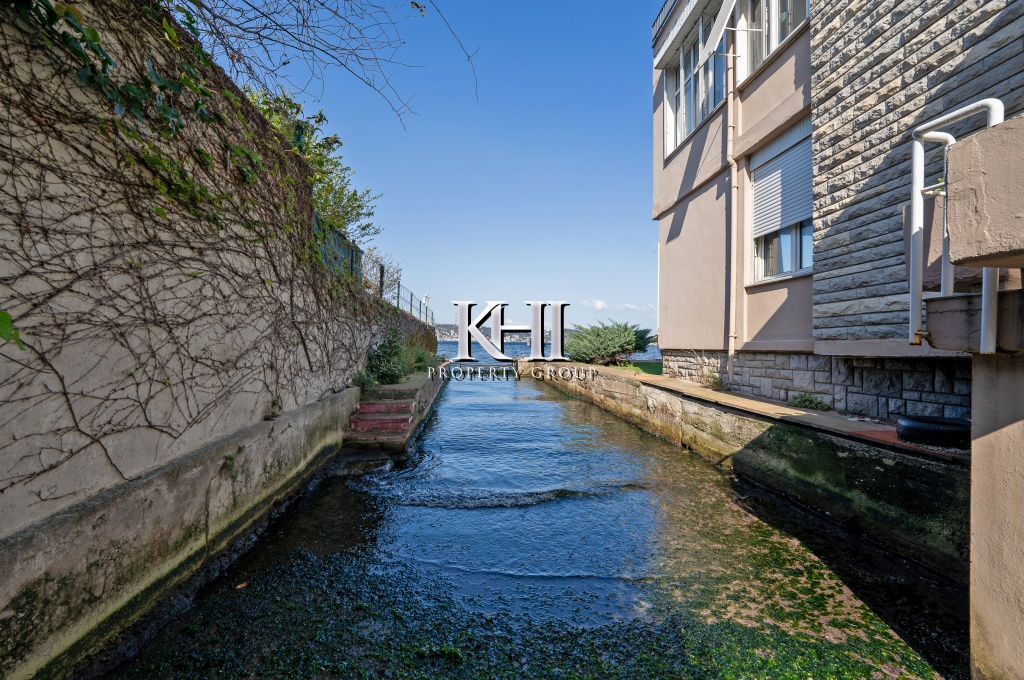 Luxury Mansion on the Bosphorus-Strait Slide Image 3