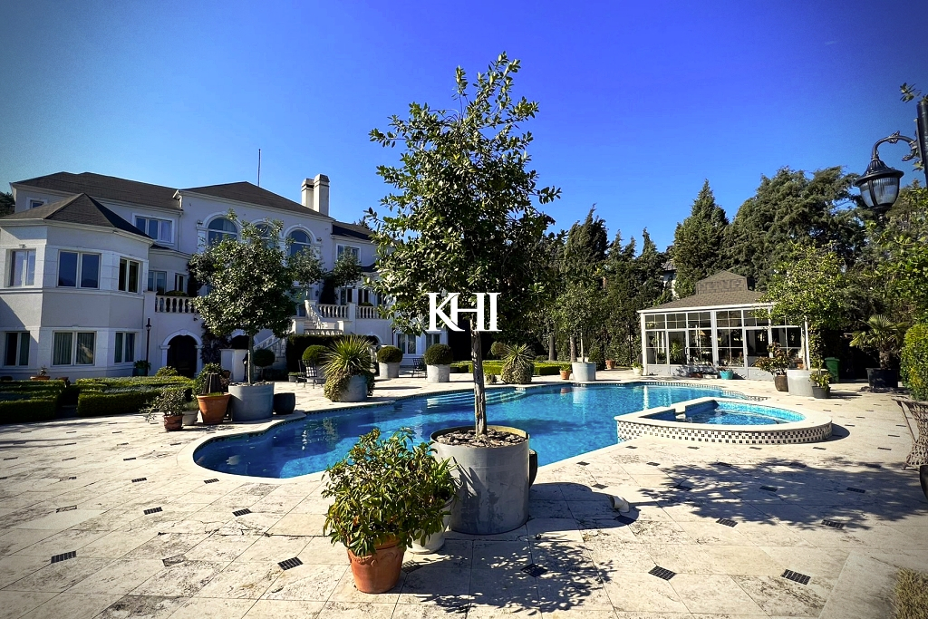Stunning Luxury Istanbul Mansion Slide Image 10