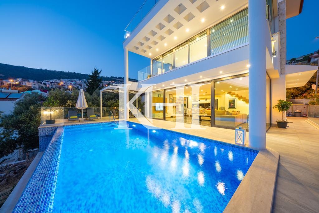Modern Luxury Sea-View Villa Slide Image 18