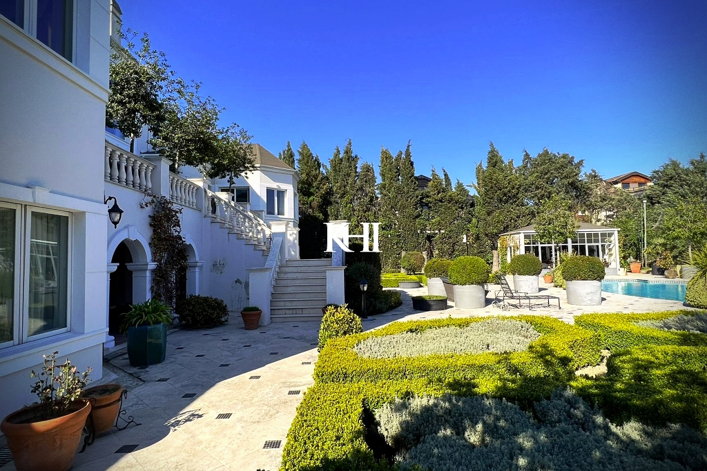 Stunning Luxury Istanbul Mansion Slide Image 3