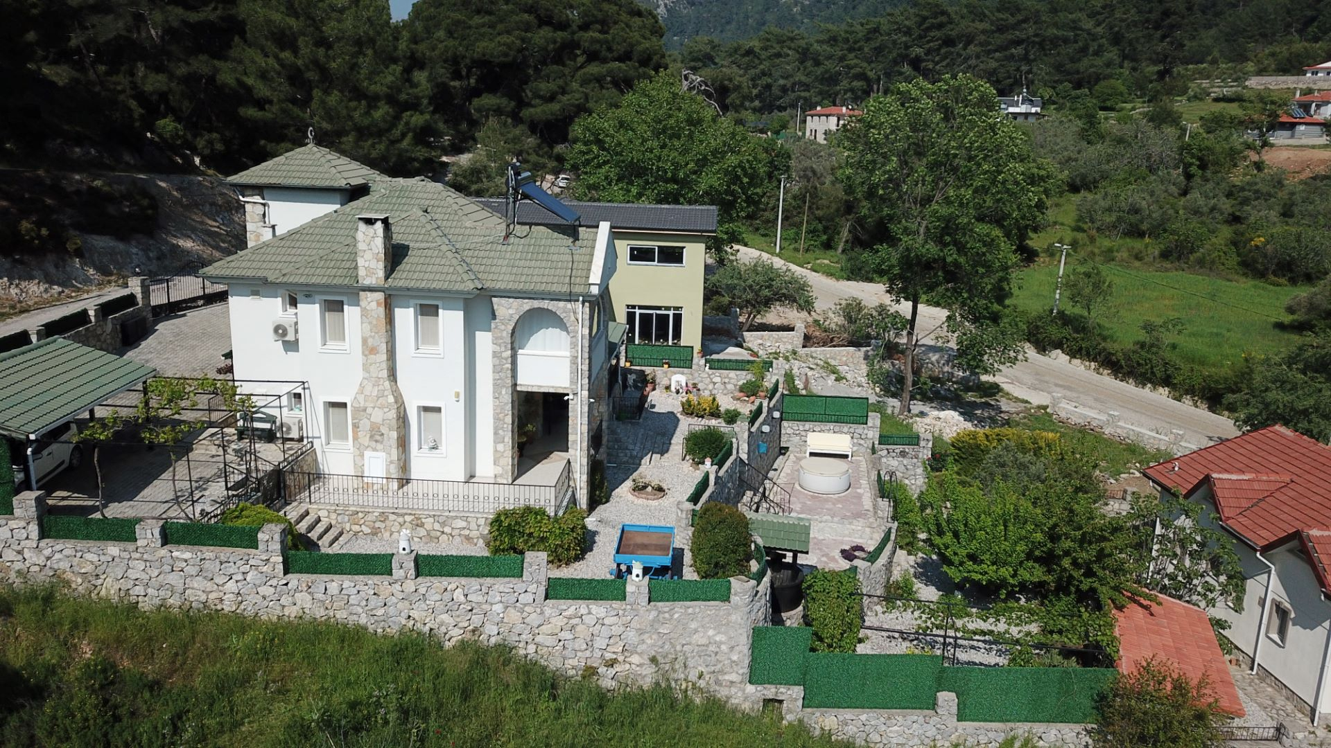Large Detached Countryside Villa Slide Image 4