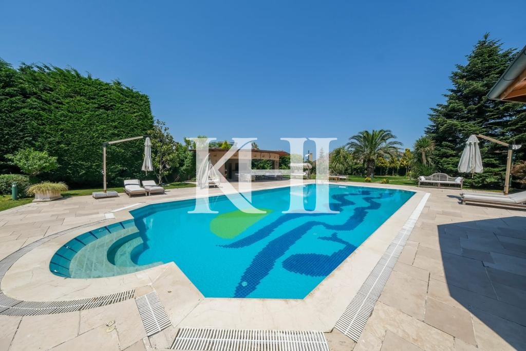 Spacious Luxury Villa in Beykoz Slide Image 7