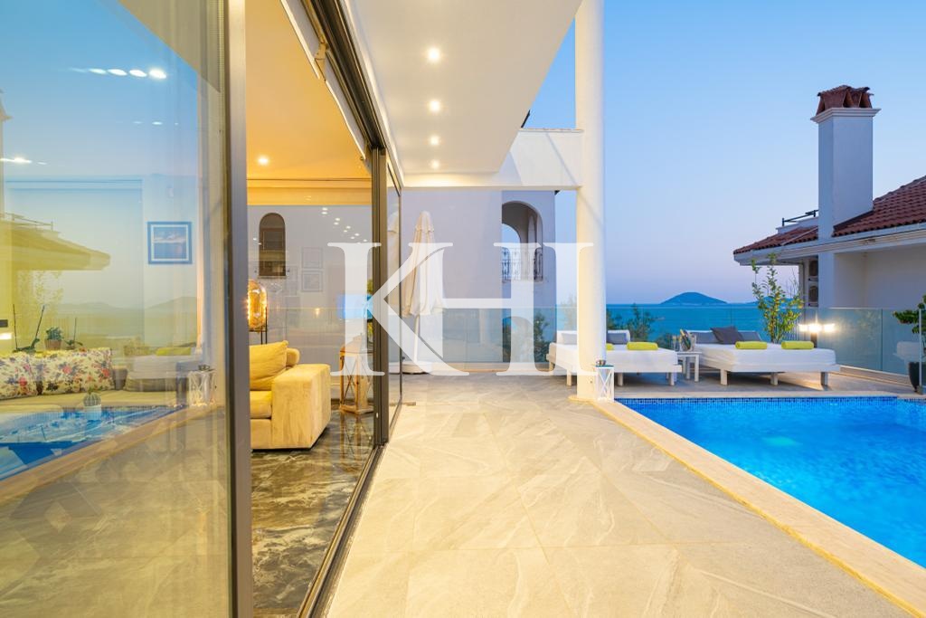Modern Luxury Sea-View Villa Slide Image 15