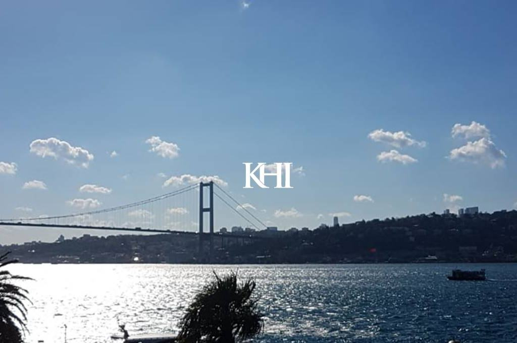 Bosphorus Sea-Front House Slide Image 25