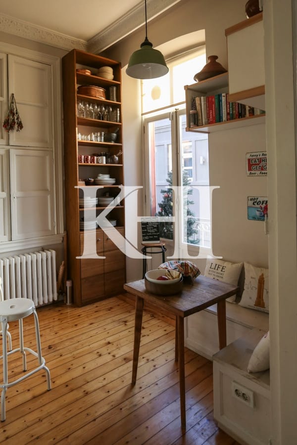 Traditional City Centre Apartment For Sale In Istanbul Slide Image 12