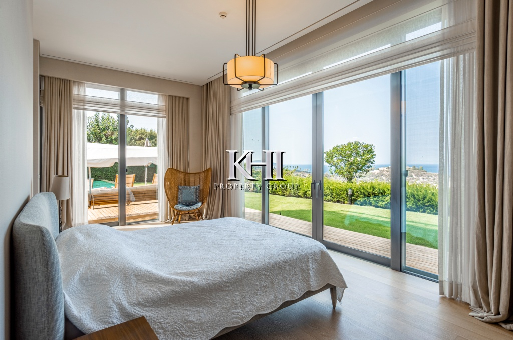Luxurious Modern Sea-View Villa Slide Image 33