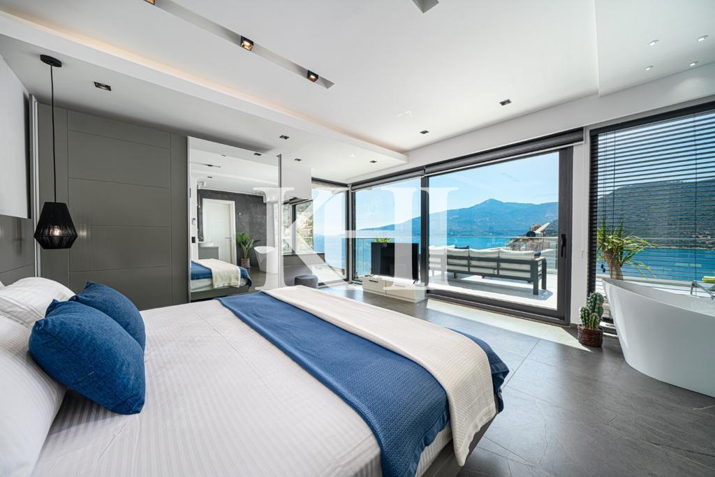Modern Luxury Sea-View Villa Slide Image 23
