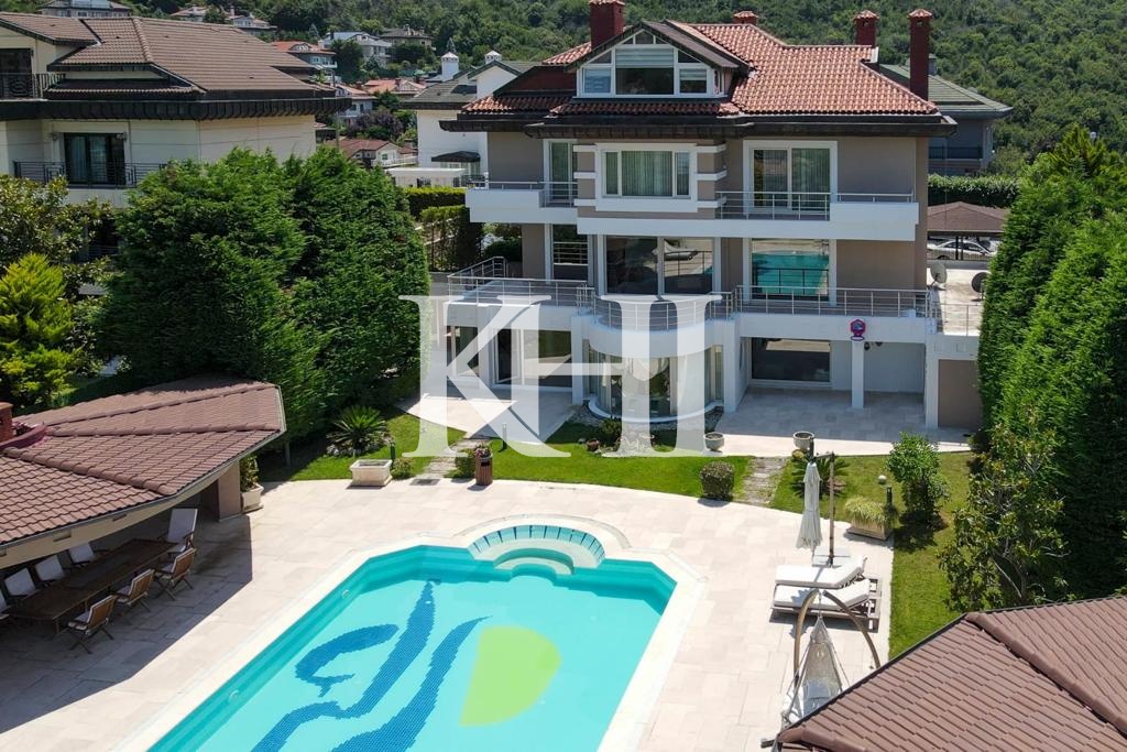 Spacious Luxury Villa in Beykoz Slide Image 6