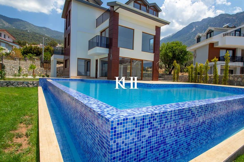 Large Villa For Sale In Ovacik Slide Image 5