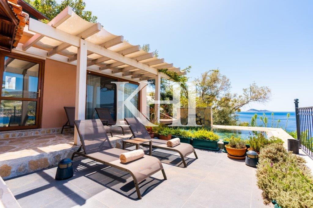 Furnished Luxury Sea-View Villa Slide Image 31