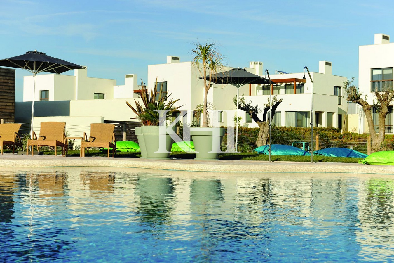 Large Villa For Sale in Algarve Slide Image 18