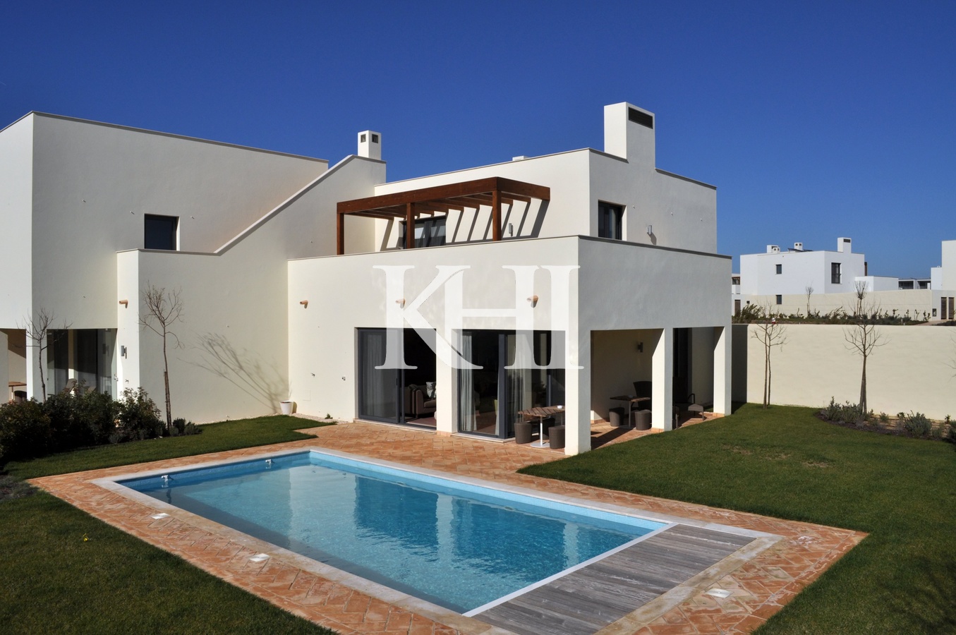 Villa For Sale in the Algarve Slide Image 6