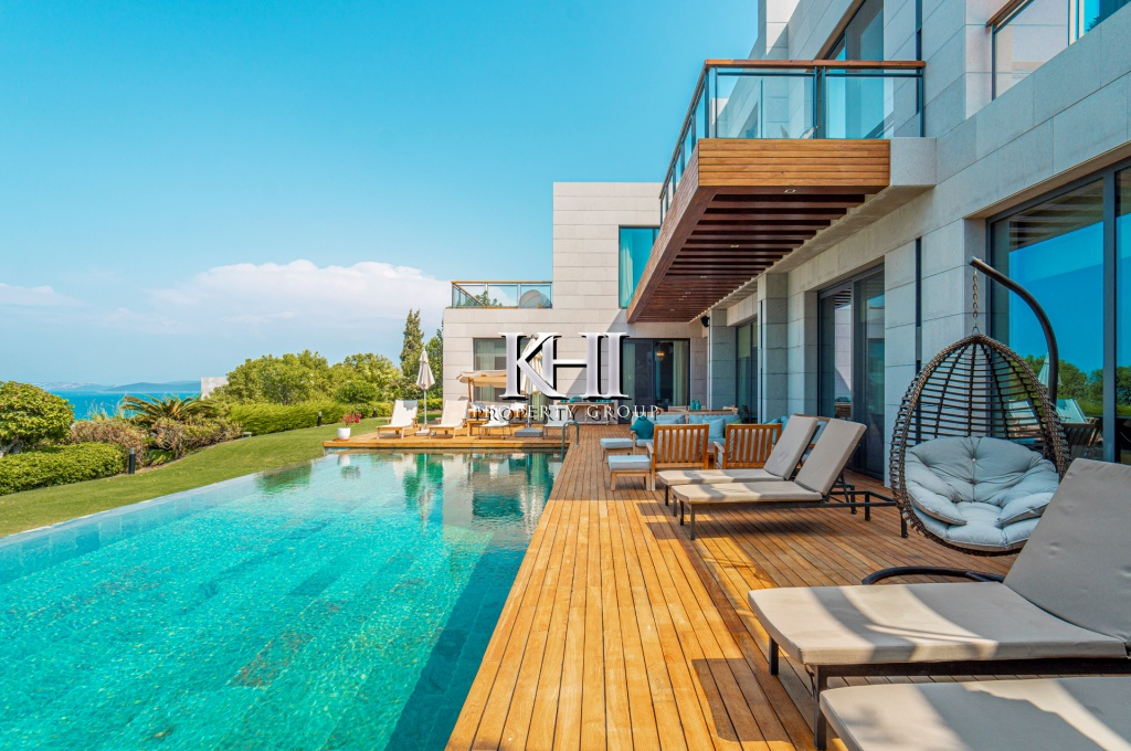 Luxurious Modern Sea-View Villa Slide Image 8