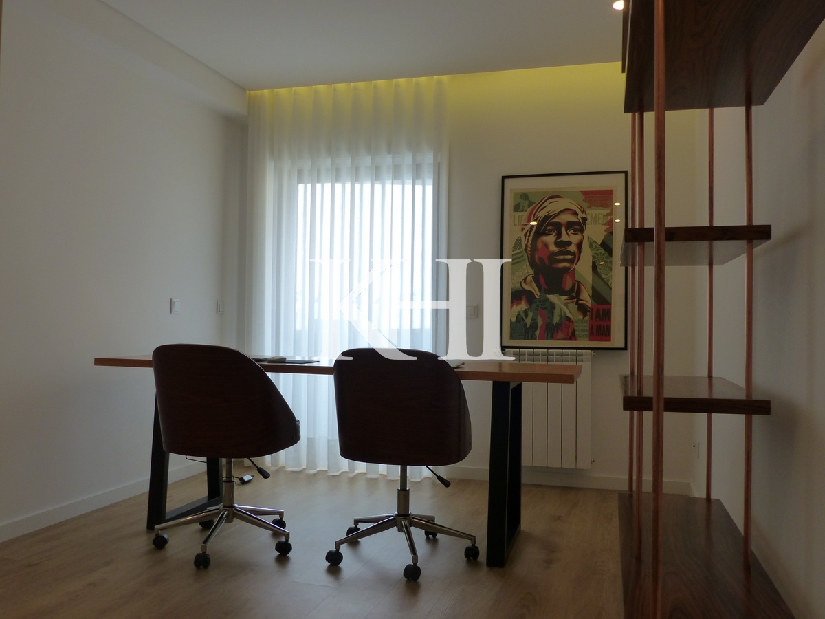Luxury Apartment in Matosinhos Slide Image 17