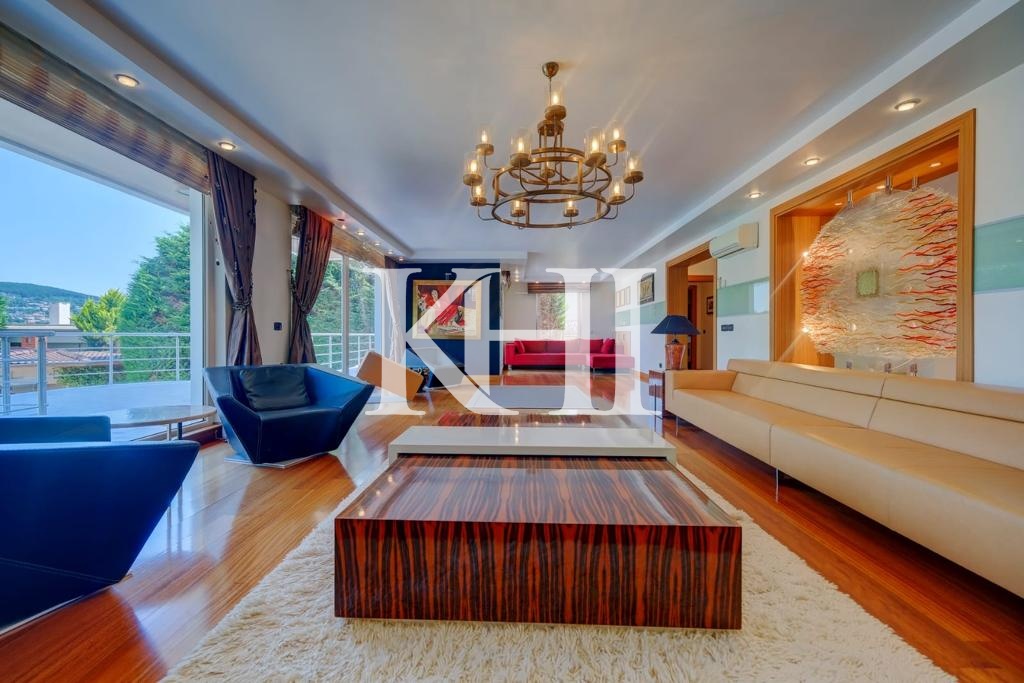 Spacious Luxury Villa in Beykoz Slide Image 11