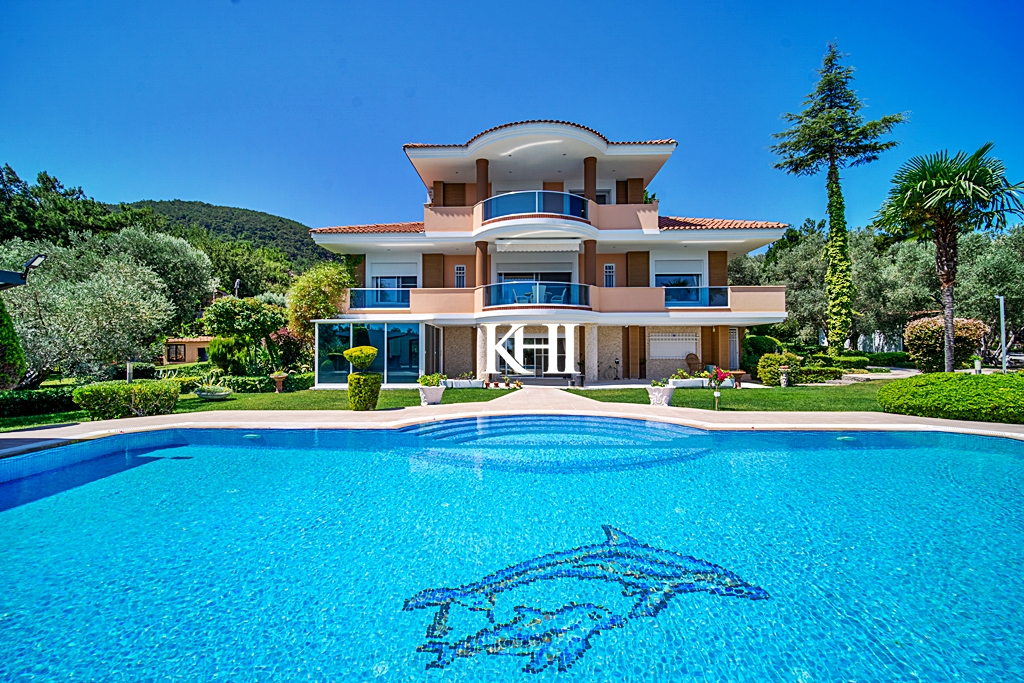 Detached Sea-View Villa in Izmir Slide Image 3