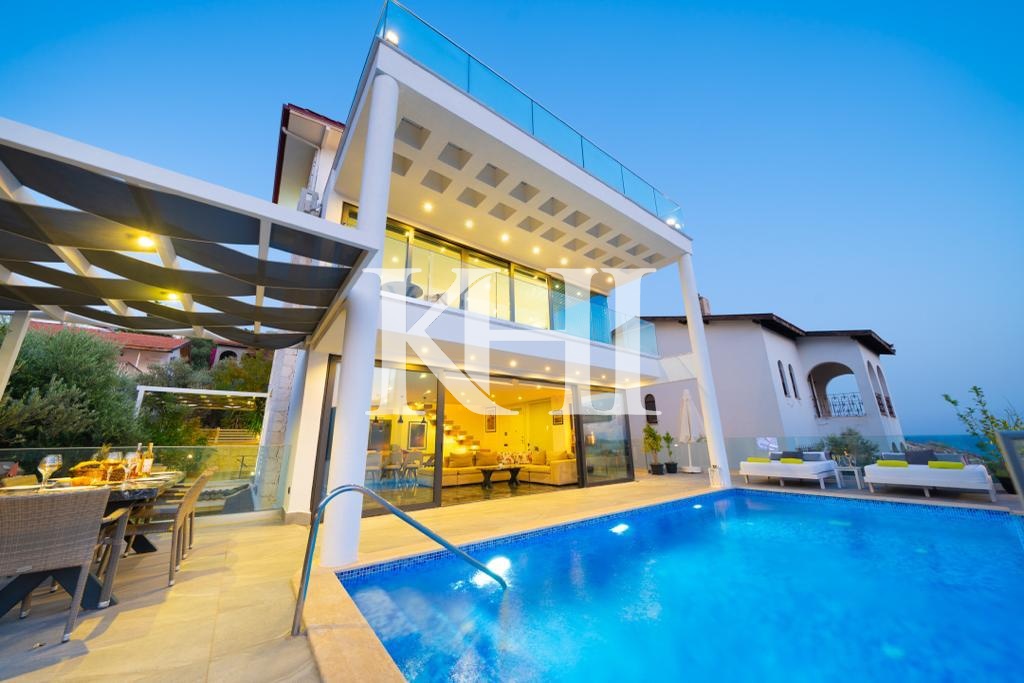 Modern Luxury Sea-View Villa Slide Image 12