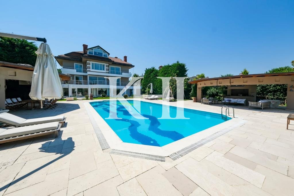 Spacious Luxury Villa in Beykoz Slide Image 17