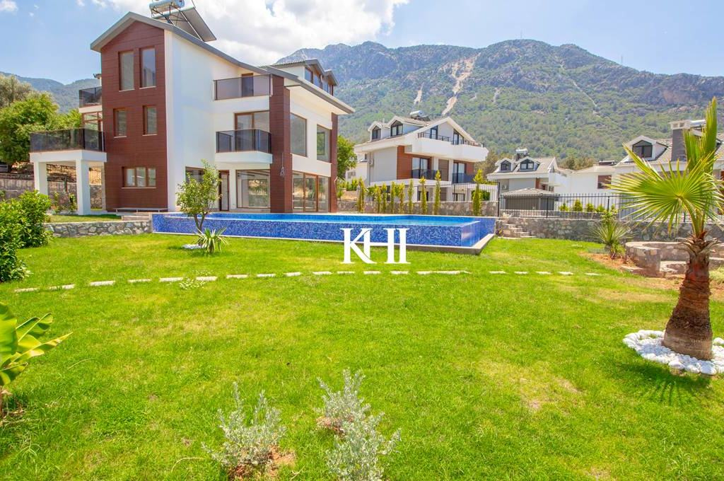Large Villa For Sale In Ovacik Slide Image 3